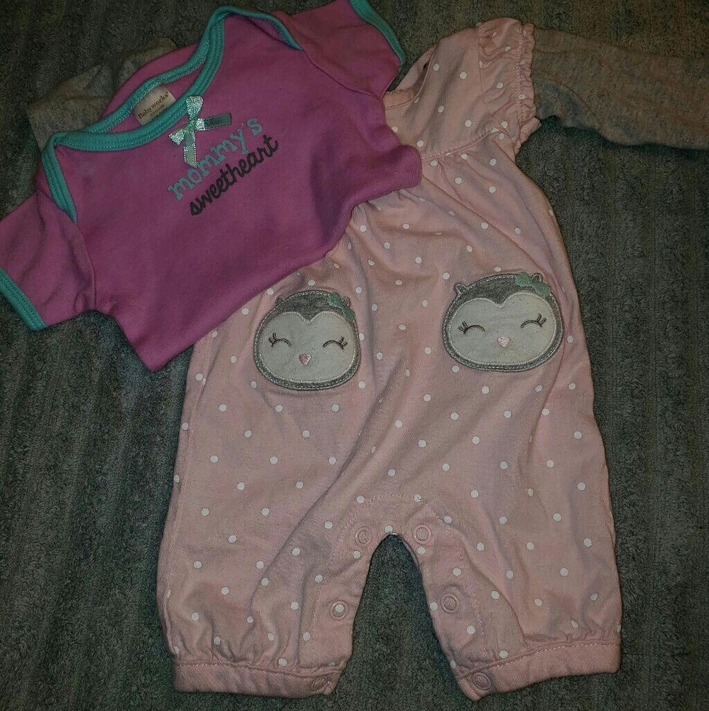 🎉3/$10🎉Baby girl Onesie, one piece & hat set.